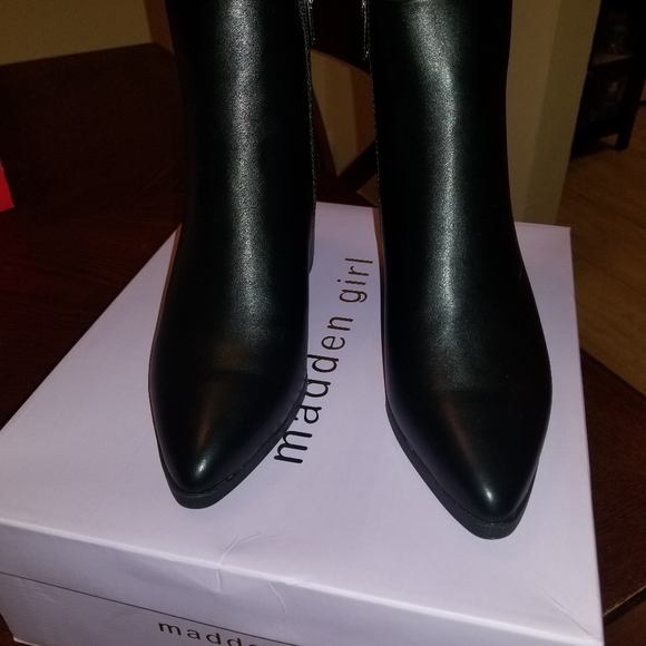 Black booties - Picture 2 of 3